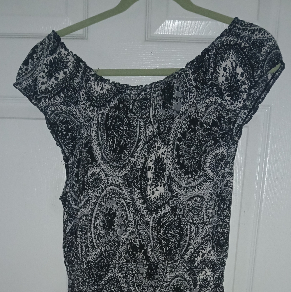 Faded Glory Black and White Paisley Top